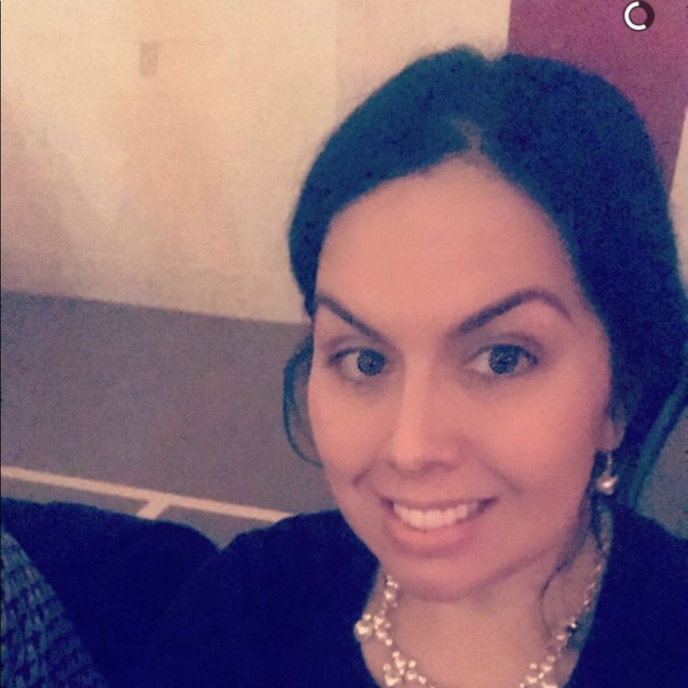 Meet your Posher, Claudia